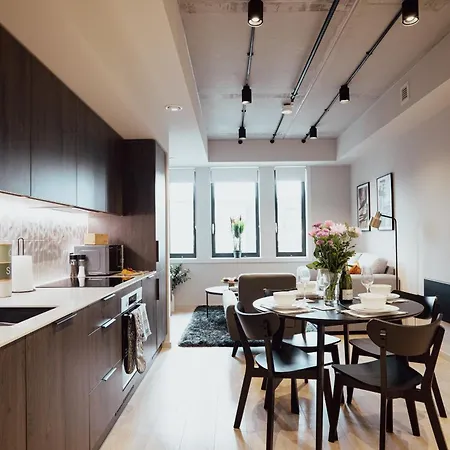 Luxury Pad Wifi Rooftop Garden Family Workers * Birmingham