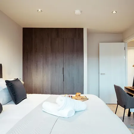 Luxury Pad Wifi Rooftop Garden Family Workers *